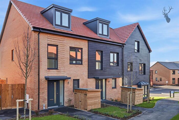 3 Bedroom House To Rent In Graters Walk, Bishop's Stortford, CM23