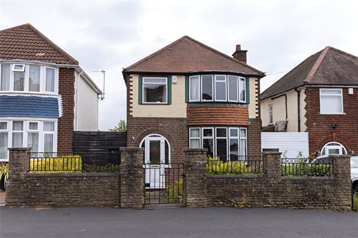3 Bedroom Detached House For Sale In Sandfields Road, Oldbury, West Midlands, B68