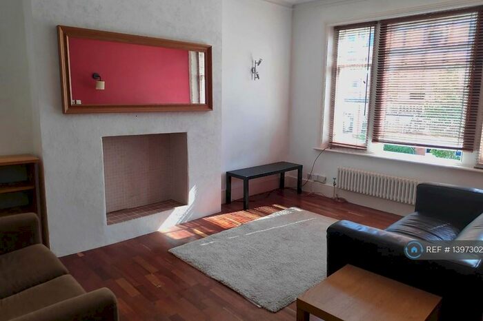 2 Bedroom Flat To Rent In Milton Avenue, London, N6