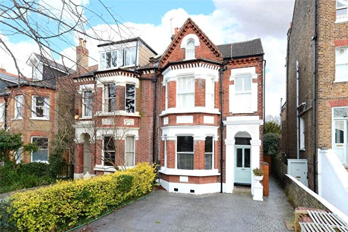 2 Bedroom Apartment To Rent In Underhill Road, London, SE22