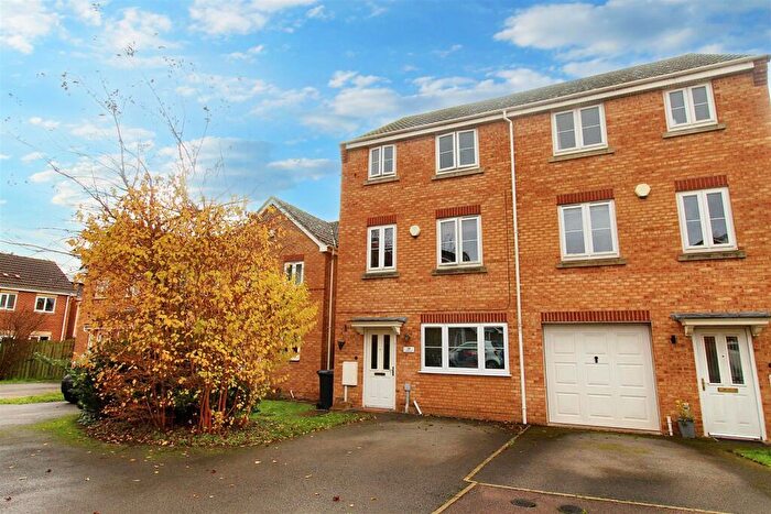 4 Bedroom Semi Detached House To Rent In Longfield Avenue, Bilborough, Nottingham, NG8