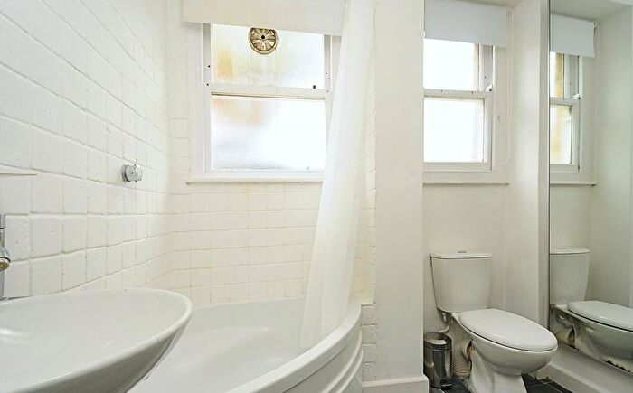 1 Bedroom Flat To Rent In Chiswick Road, London, W4