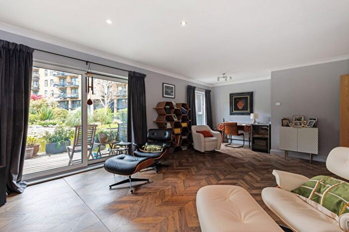 2 Bedroom Flat To Rent In Providence Square, Bermondsey, SE1