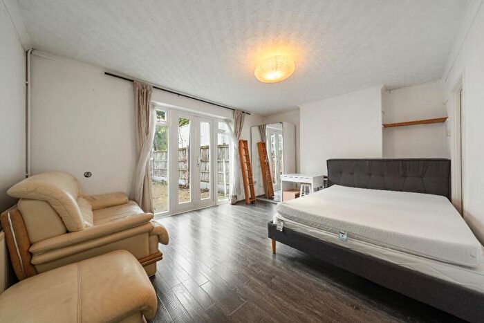 4 Bedroom Maisonette To Rent In Evelyn Court, Evelyn Walk, N1