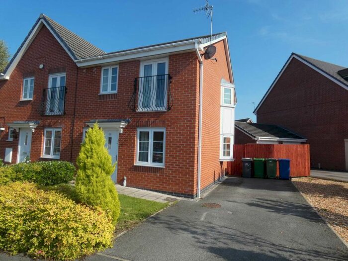 3 Bedroom Town House To Rent In Phoenix Place, Great Sankey, WA5