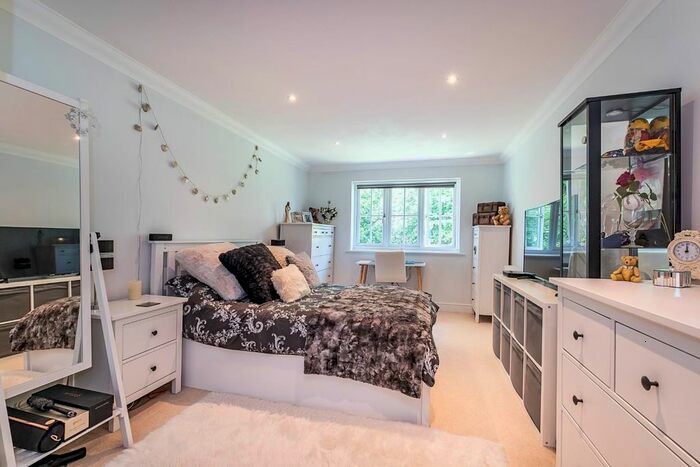 2 Bedroom Flat For Sale In Highdown Close, Banstead, SM7
