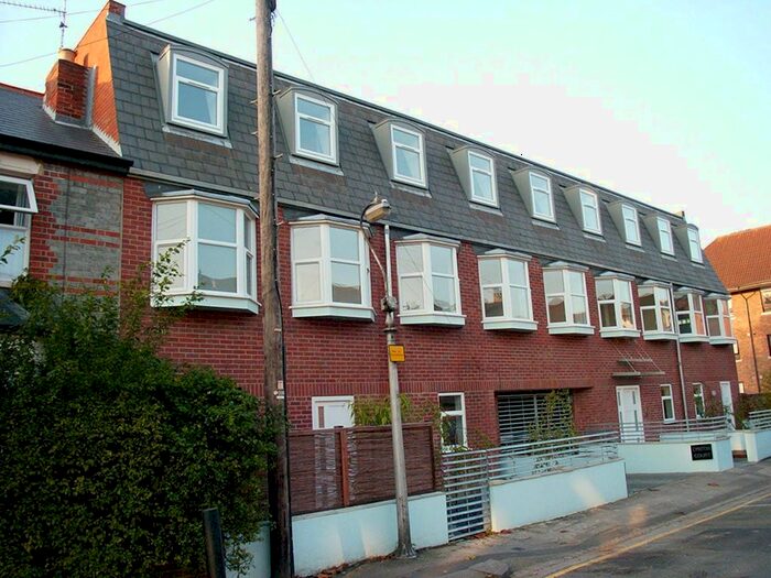 1 Bedroom Flat To Rent In Lynton Court, Reading, RG1