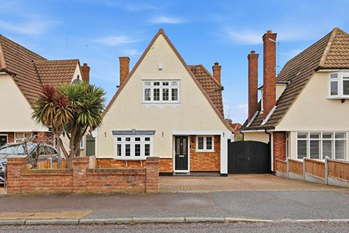 3 Bedroom Detached House For Sale In Woodbrooke Way, Corringham, Stanford-le-hope, Essex, SS17