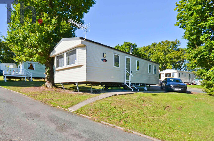 3 Bedroom Park Home For Sale In Thorness Bay, Cowes, Isle Of Wight, PO31