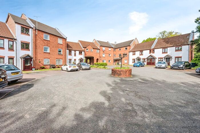 2 Bedroom Flat For Sale In Chave Court Close, Hereford, HR4
