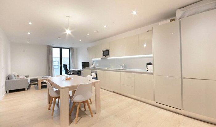 2 Bedroom Flat To Rent In St Gabriel Walk, Elephant And Castle, SE1