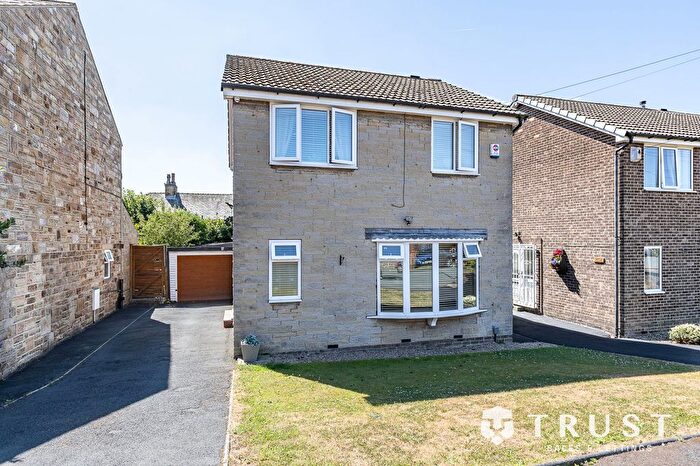 3 Bedroom Detached House For Sale In Blenheim Drive, Dewsbury, WF13