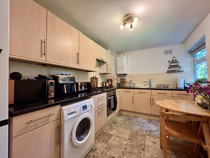 1 Bedroom Flat To Rent In Conrad Court, The Avenue, BR3