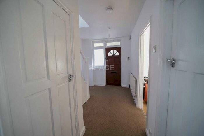 4 Bedroom Semi-Detached House To Rent In Wokingham Road, Earley, RG6