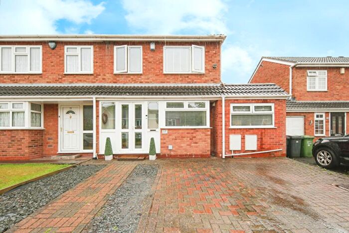 3 Bedroom Semi-Detached House For Sale In Augustus Close, Coleshill, Birmingham, Warwickshire, B46