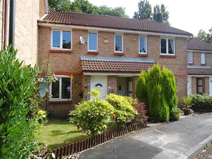 1 Bedroom Flat To Rent In Glenview Close, Northgate, RH10