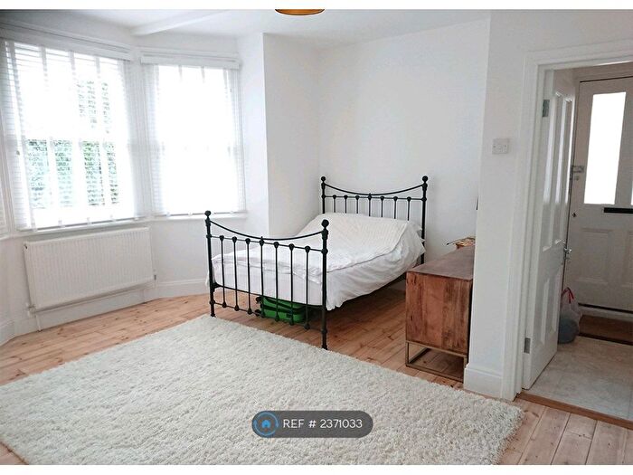 2 Bedroom Flat To Rent In Sackville Road, Hove, BN3