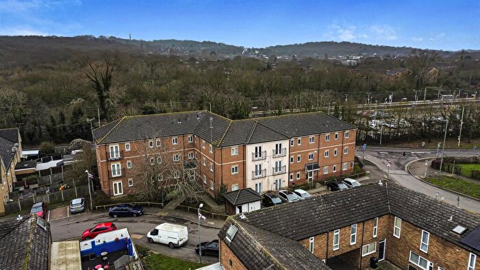 2 Bedroom Flat For Sale In Beeston Courts, Basildon, SS15