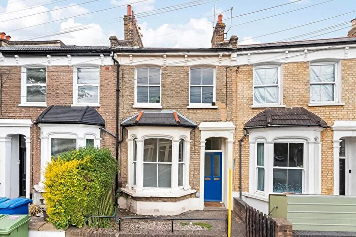 1 Bedroom Flat To Rent In Nutcroft Road, Peckham, London, SE15