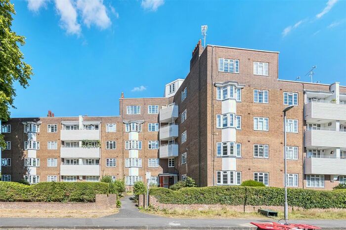 2 Bedroom Flat To Rent In Lower Ham Road, Kingston Upon Thames, KT2