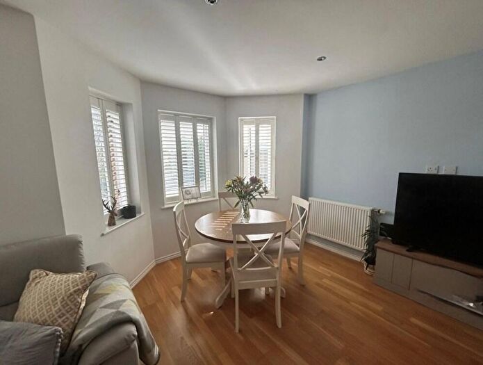 2 Bedroom Flat To Rent In Varcoe Gardens, Hayes., UB3