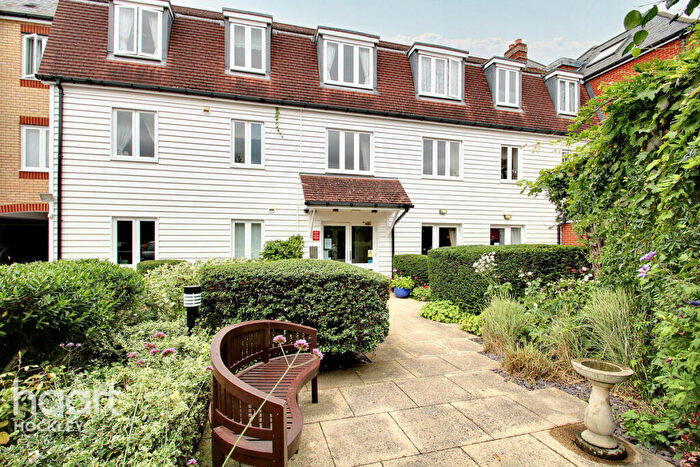1 Bedroom Flat For Sale In Roche Close, Rochford, SS4
