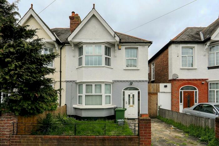 3 Bedroom Semi-Detached House To Rent In Bellingham Road, Catford, London, SE6