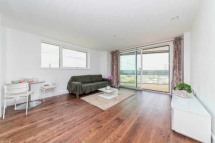 1 Bedroom Flat To Rent In Gateway Tower, Royal Victoria Dock, E16