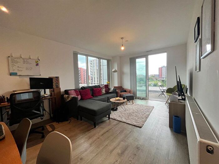 3 Bedroom Flat To Rent In Lockgate Square, Salford, M5