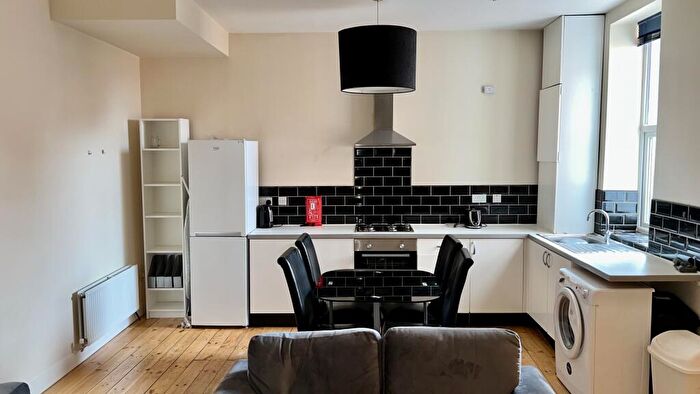 3 Bedroom Flat To Rent In Heaton Road, Heaton, Newcastle Upon Tyne, NE6