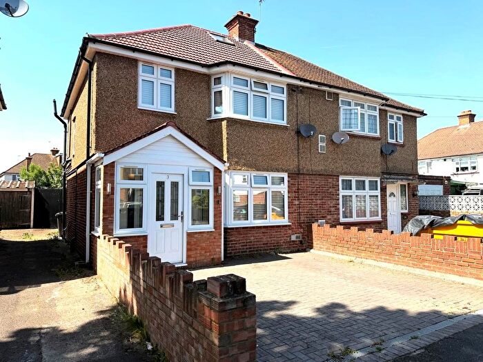 3 Bedroom Semi Detached House For Sale In Edward Road, Bedfont, Feltham, TW14