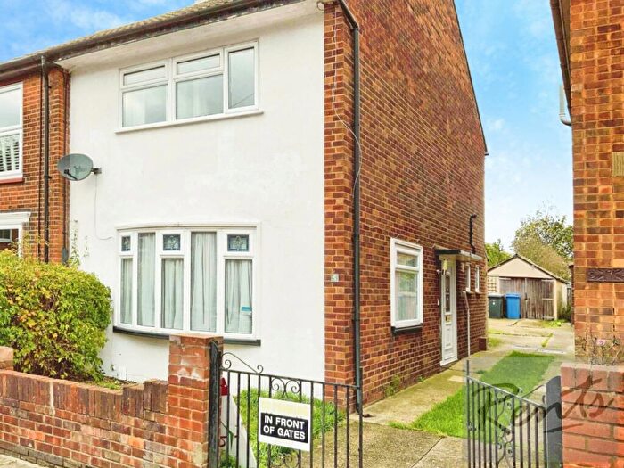 3 Bedroom Semi Detached House To Rent In Hutland Road, East Ipswich, Ipswich, IP4