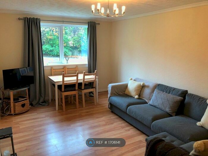 2 Bedroom Flat To Rent In Grandtully Drive, Glasgow, G12