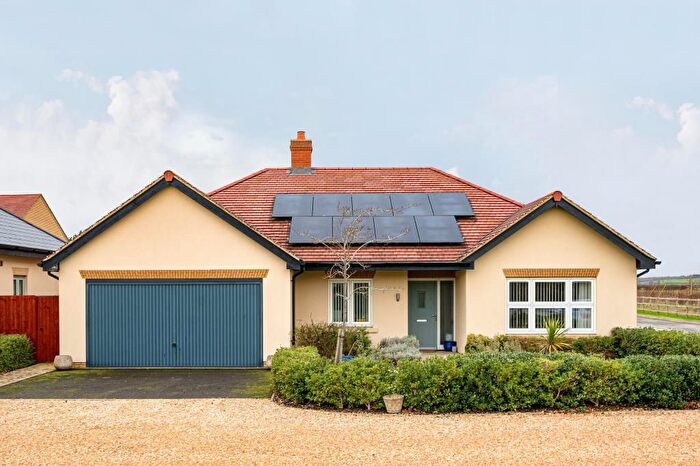3 Bedroom Detached Bungalow For Sale In Aston, Oxfordshire, OX18