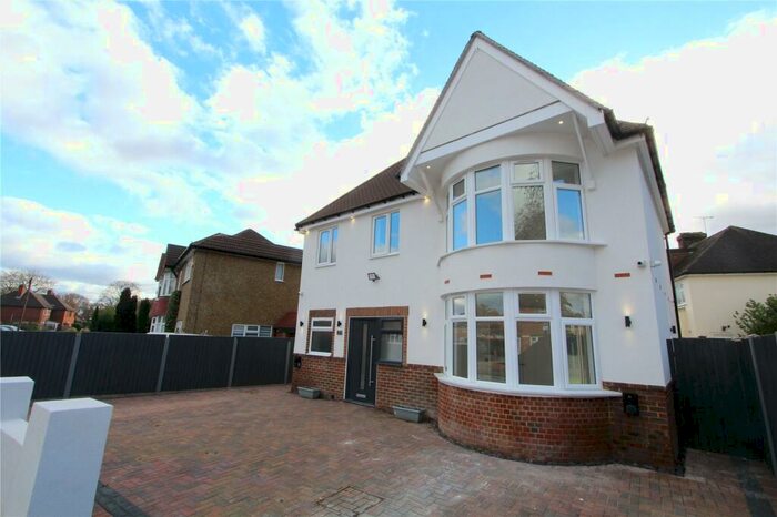 4 Bedroom Detached House To Rent In Liberty Lane, Addlestone, Surrey, KT15