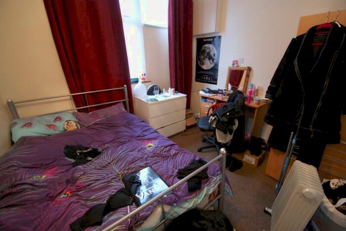 5 Bedroom Terraced House To Rent In Raven Road, Hyde Park, Leeds, LS6