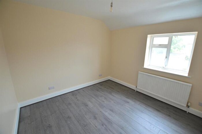 4 Bedroom Terraced House To Rent In St. Elmo Crescent, Slough, SL2