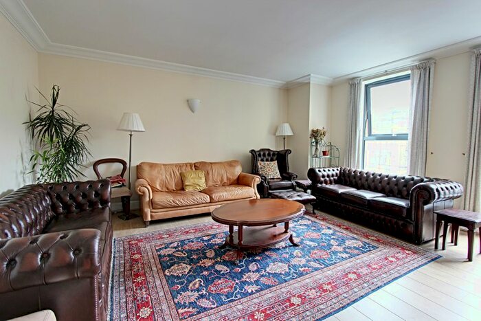 3 Bedroom Flat To Rent In Chelsea Gate Apartments, Chelsea, SW1W