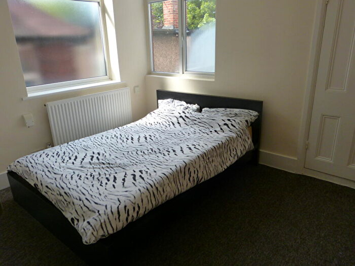 Studio To Rent In North End Road, London, NW11