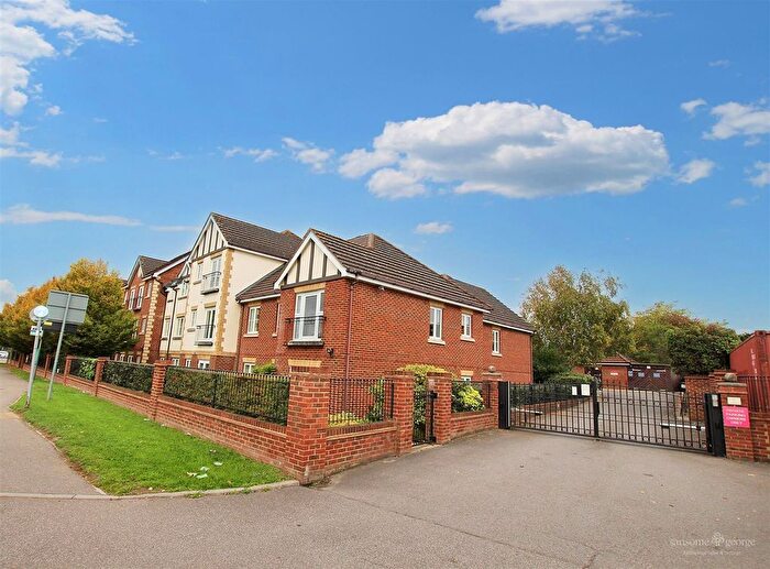 2 Bedroom Flat For Sale In Bath Road, Calcot, Reading, RG31