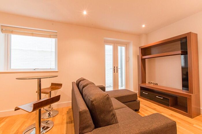 Apartment To Rent In Victoria Road, Swindon, SN1