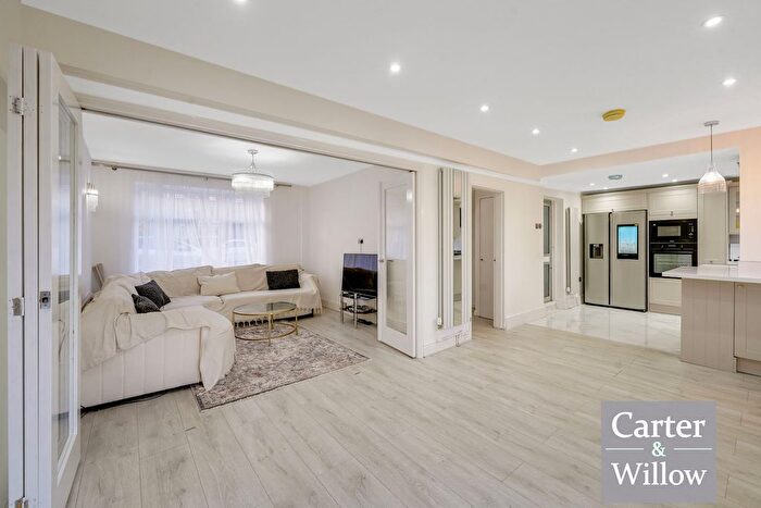 2 Bedroom Semi Detached House For Sale In Bosworth Road, Dagenham, RM10