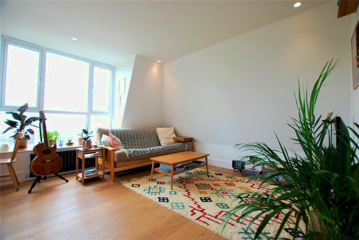 1 Bedroom Flat To Rent In Robins Court, Kings Avenue, Clapham, SW4