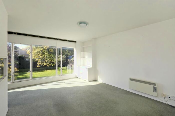 2 Bedroom Flat To Rent In Carlton Drive, London, SW15