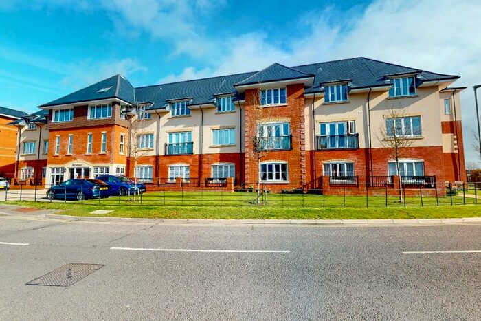 1 Bedroom Apartment For Sale In Royal Close, Christchurch, Dorset, BH23