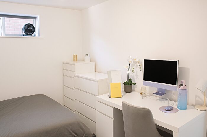 1 Bedroom Flat To Rent In High Street // Bed Apartment // Aug, LN5