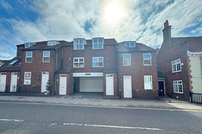 2 Bedroom Mews For Sale In Gosport Street, Lymington, Hampshire, SO41