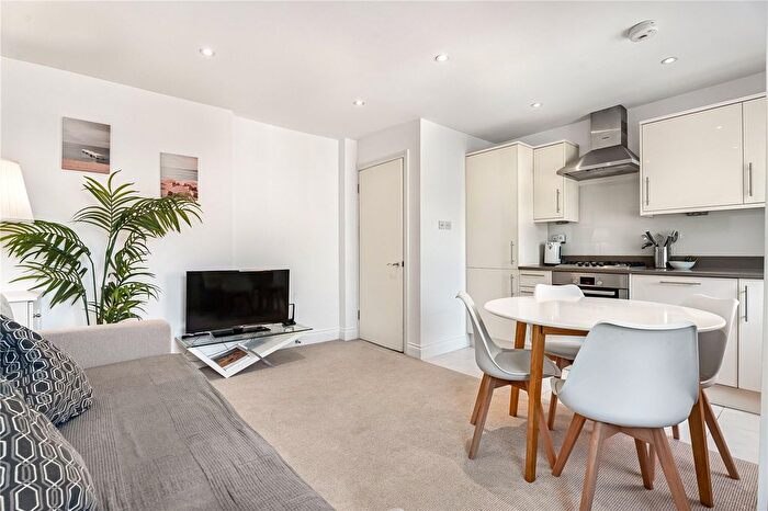 1 Bedroom Flat For Sale In South Audley Street, London, W1K