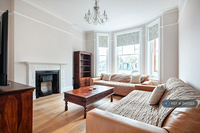 3 Bedroom Flat To Rent In Heath Street, London, NW3