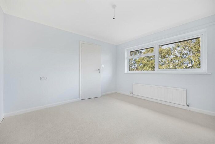 4 Bedroom Detached House For Sale In Walnut Close, Pittville, Cheltenham, GL52